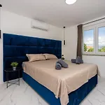 Velvet * Baška